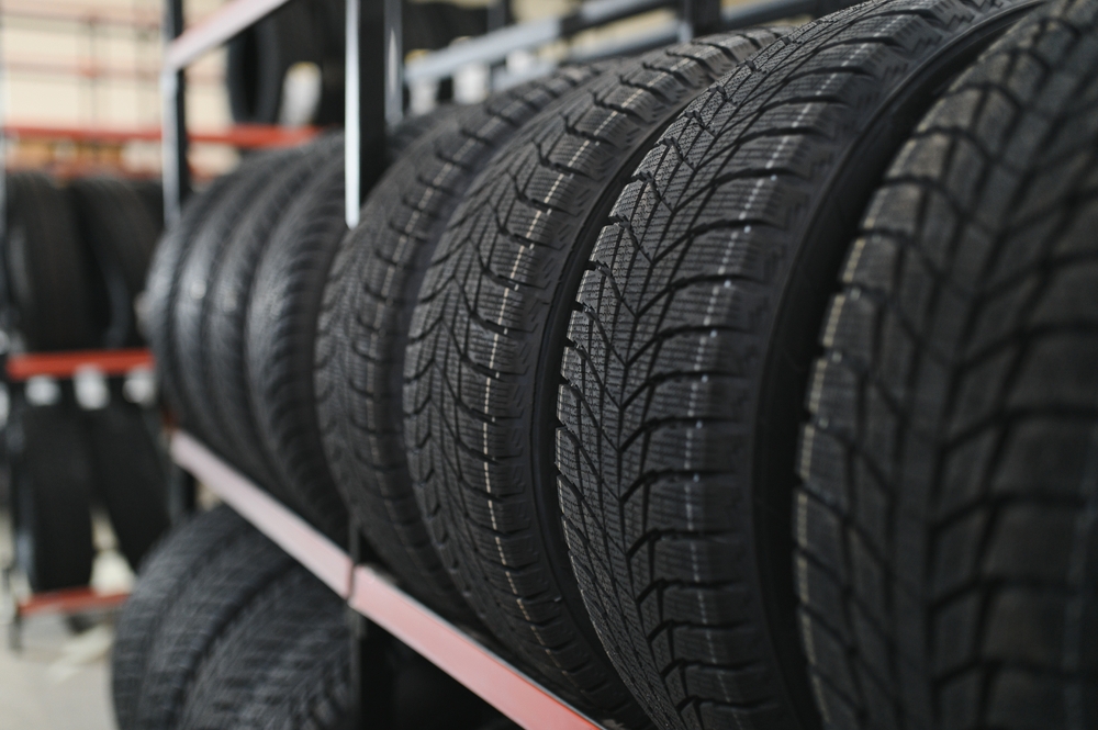 Car,Tire,Shop,Concept,,,New,Car,Tire,And,Tire